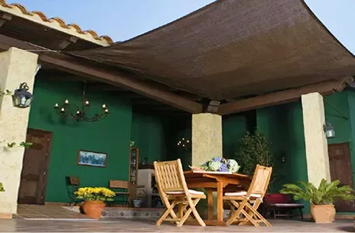 A cosa dovrei prestare attenzione quando scelgo una rete per la protezione solare